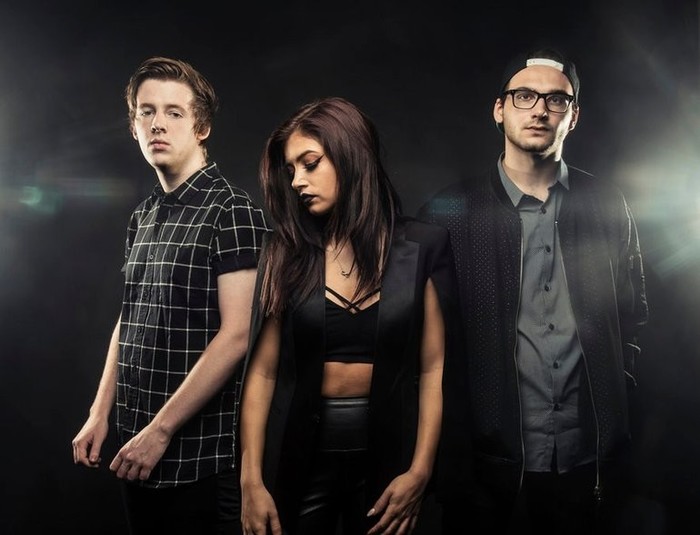 Izvajalci/AGAINST_THE_CURRENT