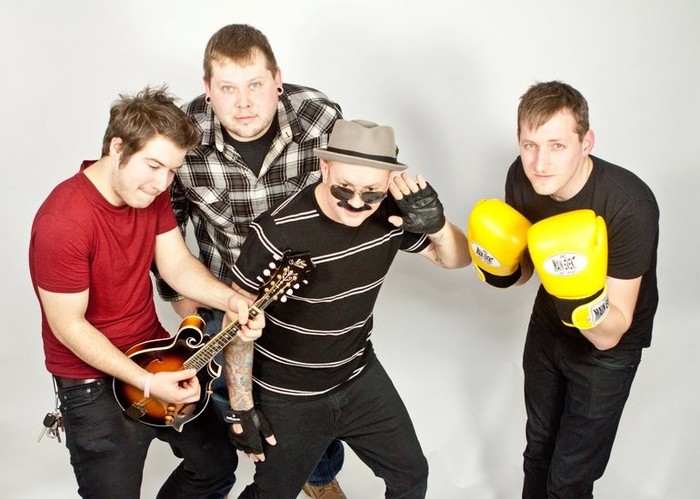 Izvajalci/AUGUST_PREMIER