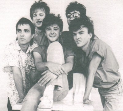 Izvajalci/CRVENA_JABUKA