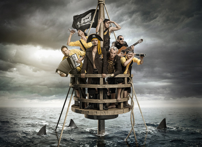 Izvajalci/DK-PromoPhoto-Press-landscape-W1280px-photo-by-Goran-Lizdek