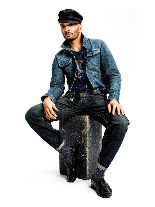 Izvajalci/GIOVANNI_JAMES