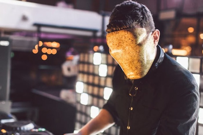 Izvajalci/GOLDEN_FEATURES