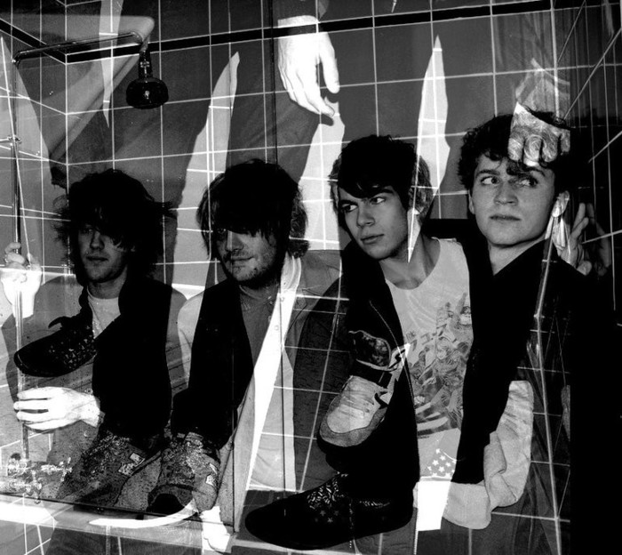 Izvajalci/KLAXONS