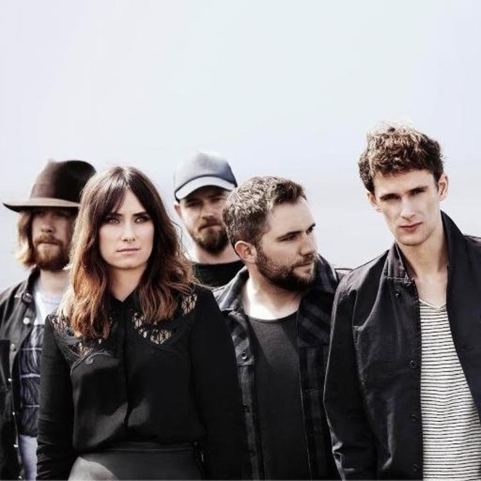 Izvajalci/WALKING_ON_CAR