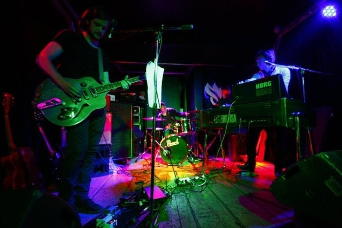 Izvajalci/WALL_OF_DEATH