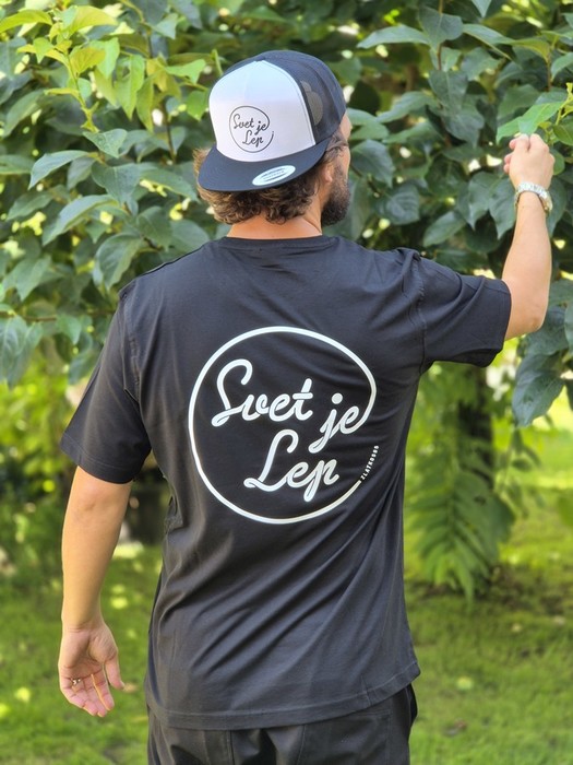 T-Shirt Svet je lep - Črna