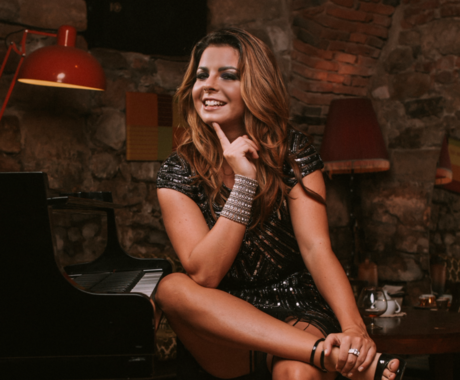 OPOMNIK: Predposlušanje Neishinega novega albuma Vrhovi