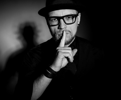 Siter - Izštekani in Revolucija s kavča