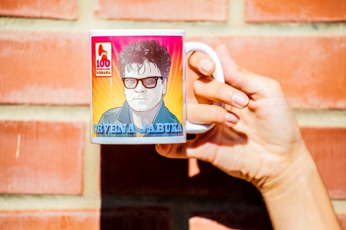 Skodelica Crvena Jabuka