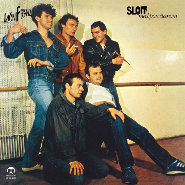 Slon med porcelanom